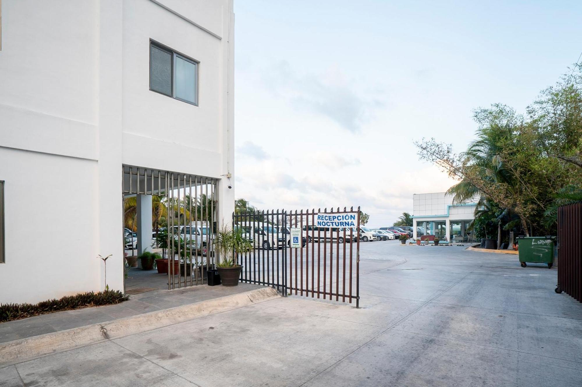 Capital O Cancun International Airport 24 7 Εξωτερικό φωτογραφία
